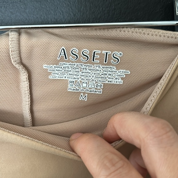 Spanx Assets shape-wear Short. Size S - Picture 4 of 4